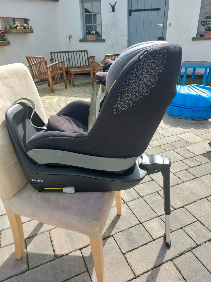 Maxi Cosi 2 way Pearl +Family Fix Station in Andernach