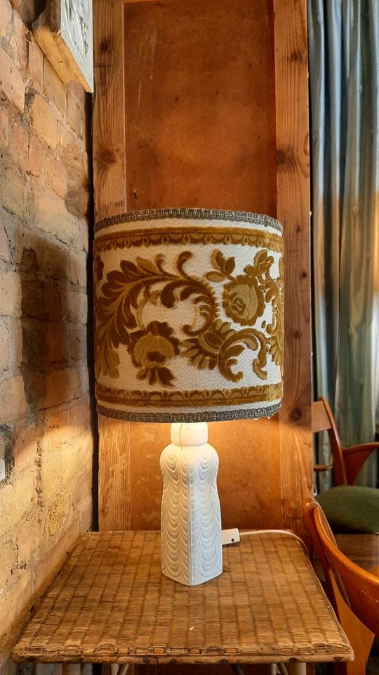 SALETischlampe Porzellanfuß Tettau Blumenmotiv 70er Jahre Vintage in Berlin