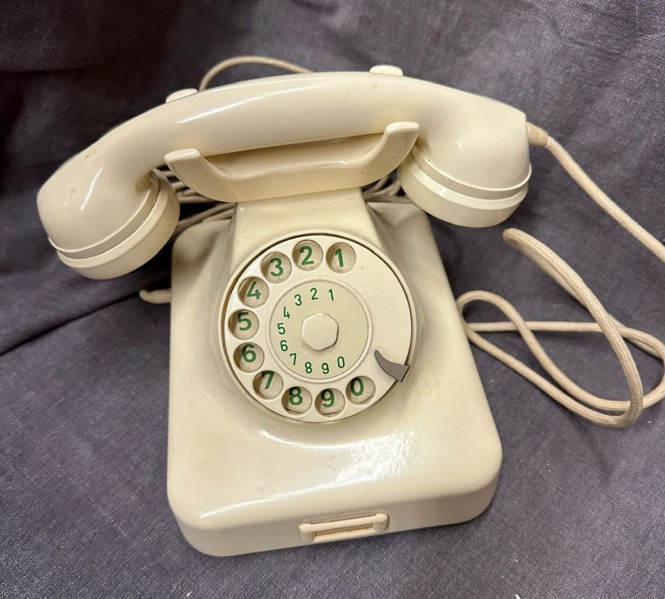 Manufaktum  Wählscheibentelefon W 48  Telefon 1956 in Köln