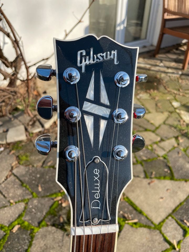 Gibson SG Deluxe 2013 Red Fade 3PUs und Bigsby Tremolo in Köln