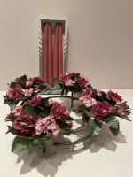 Kerzenständer/Adventskranz Edelstahl mit Kunstblumen in Rose. Nordrhein-Westfalen - Nümbrecht Vorschau