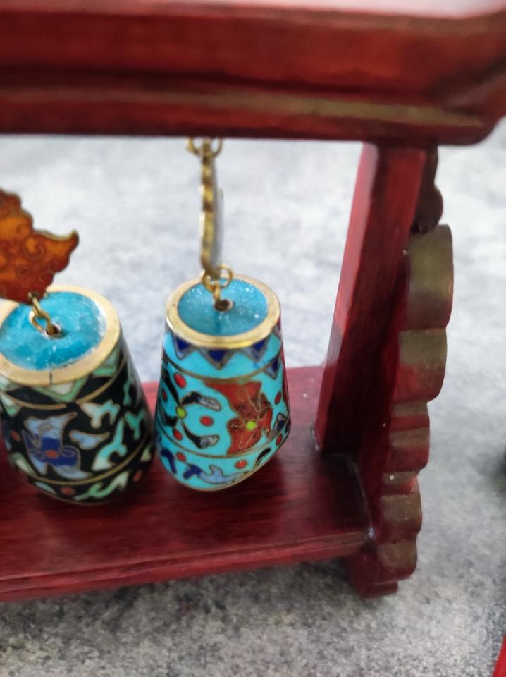 Chinesisches Glockenspiel mit 8 Glocken im Teakholz Ständer in Düsseldorf