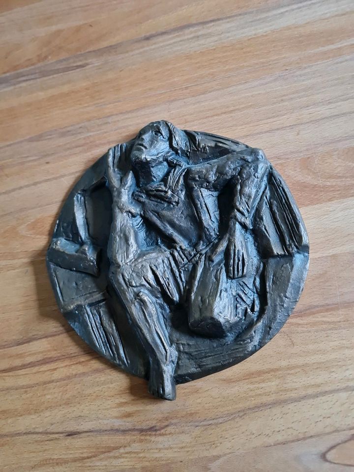 Bronze Reliefplatte "Der Lauscher" in Niedersachsen - Bad Iburg | Kunst und  Antiquitäten gebraucht kaufen | eBay Kleinanzeigen ist jetzt Kleinanzeigen