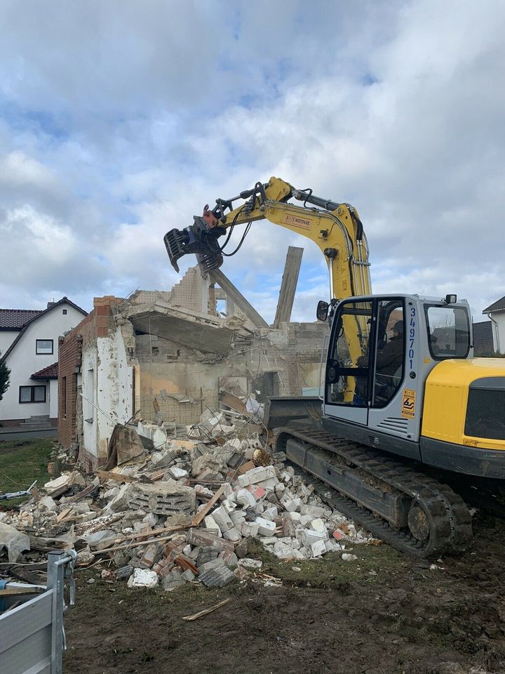 TIEFBAU,PFLASTERARBEITEN,ABBRUCH VON SCHEUNEN BAGGERBETRIEB in Gardelegen  