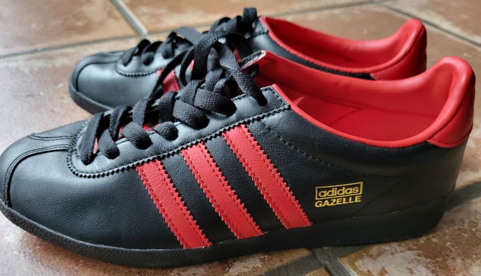 Adidas Gazelle Sneaker Leder schwarz rot Sportschuhe Bayer 04 in Leverkusen