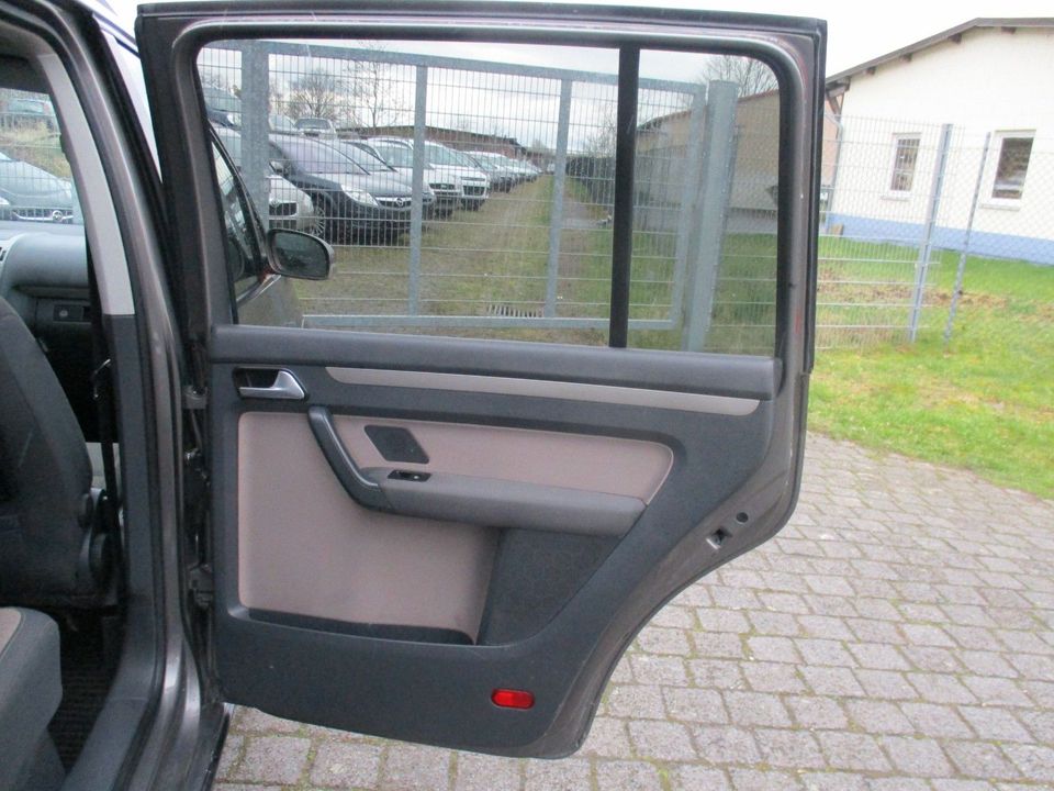 Volkswagen Touran 2.0 TDI CrossTouran/TÜV NEU/NAVI/AHK in Herzberg am Harz