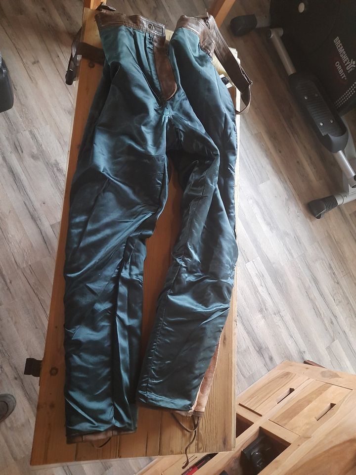 Motorrad Lederhose mit Schnürung und Hosenträgern in Gessertshausen