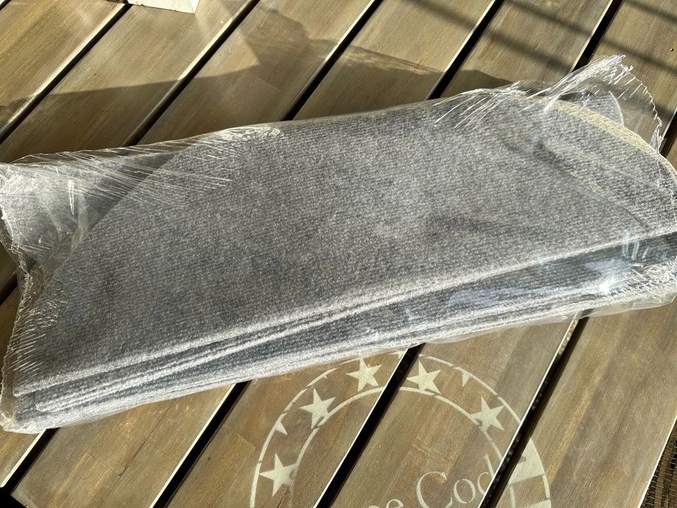 15 Stufenmatten grau Neu in Rees