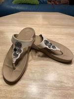 Fitflop beige Leder mit Glitzersteinchen Gr 41 Hessen - Heppenheim (Bergstraße) Vorschau