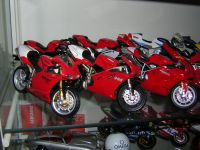 Motorrad Modelle Sammlung, MAISTO, 1 : 18, Vitrinenmodelle, NEU München - Thalk.Obersendl.-Forsten-Fürstenr.-Solln Vorschau