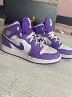 Nike  air Jordan 1 mid ( (GS) Lila weiß  gr. 38 neuwertig Bayern - Andechs Vorschau