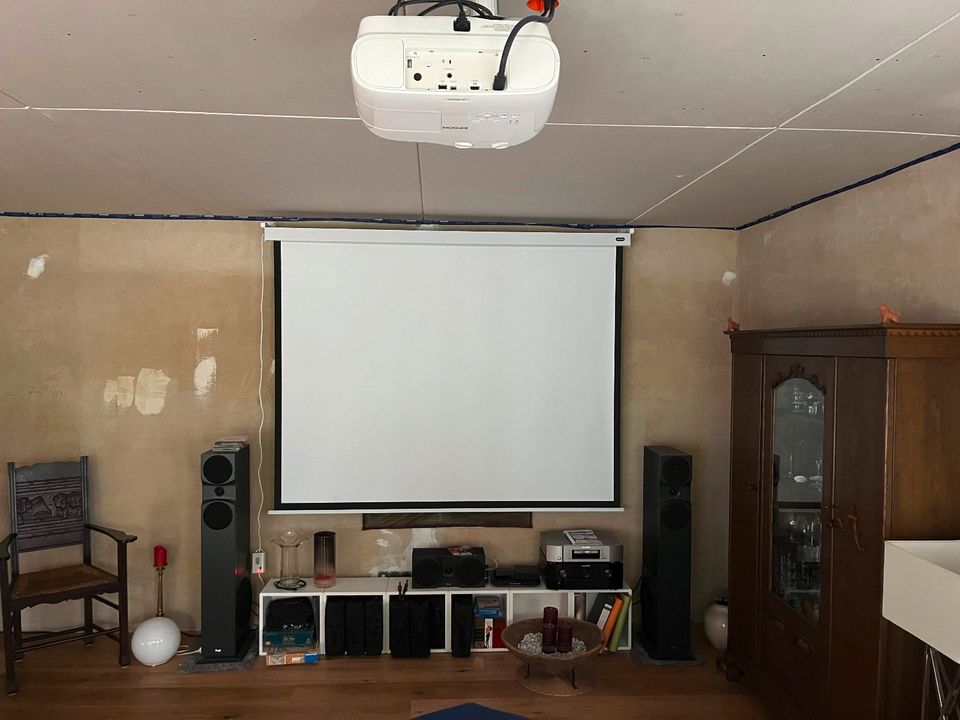 Leinwand Motor Professional Plus 200 x 200cm, 21 Monate Garantie in Südergellersen