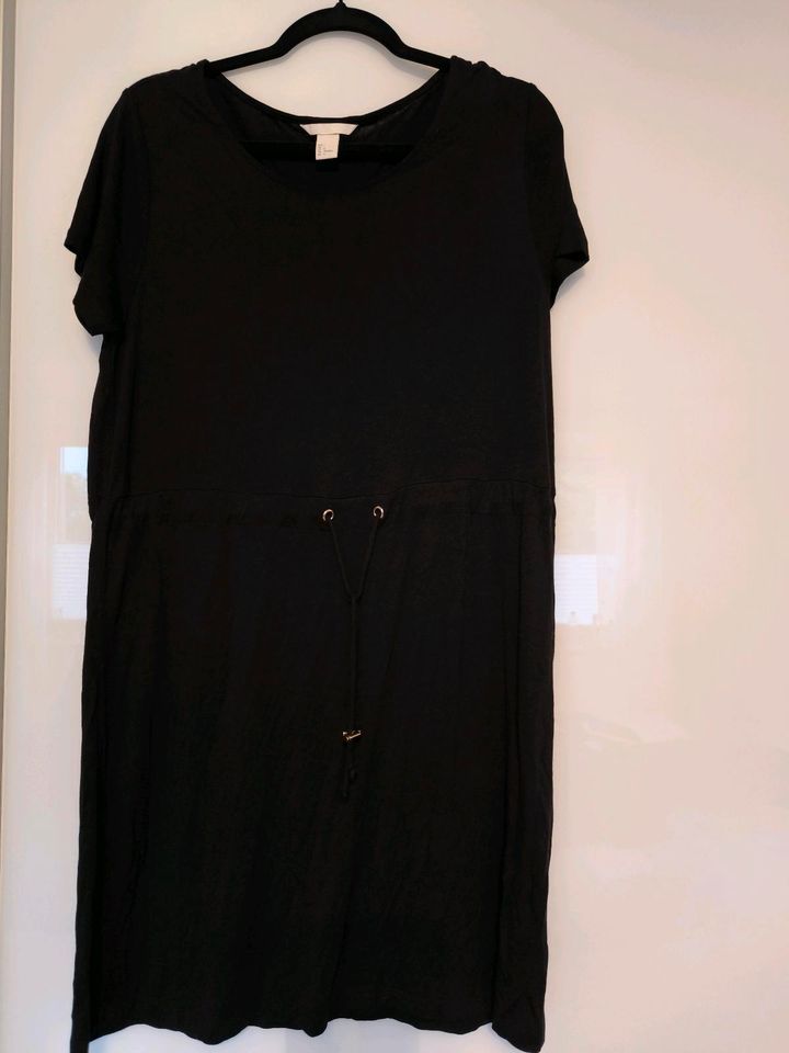 Schwarzes T-Shirt Kleid von H&M in Bottrop