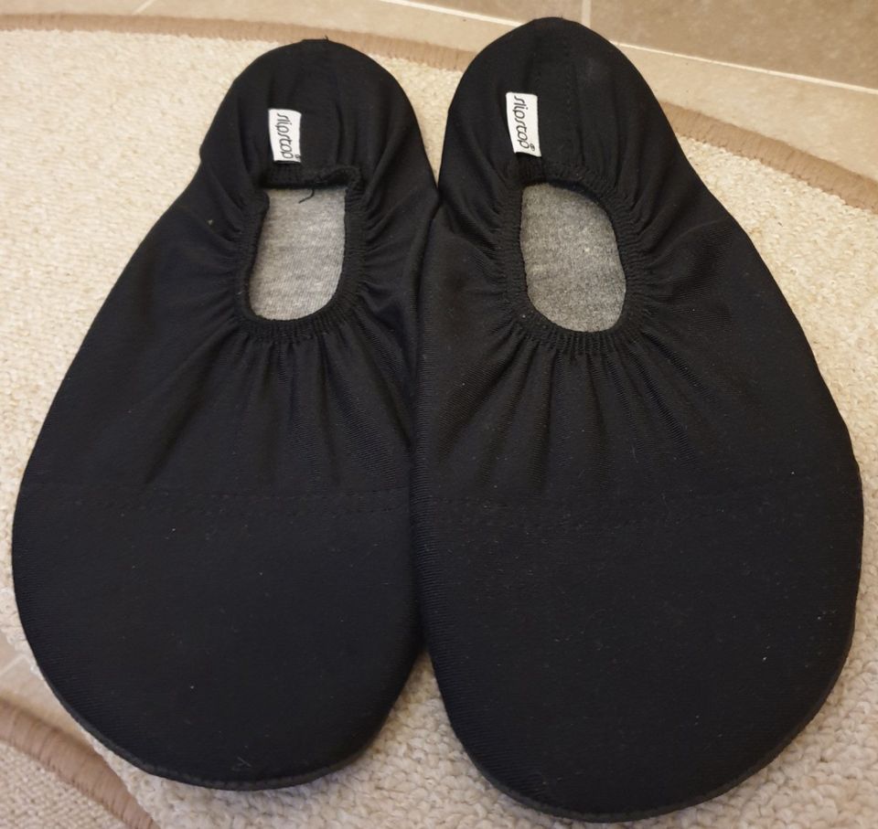 Jungen Bade Slipper Schuhe Gr 35-37 in Niedersachsen - Hameln | eBay  Kleinanzeigen ist jetzt Kleinanzeigen