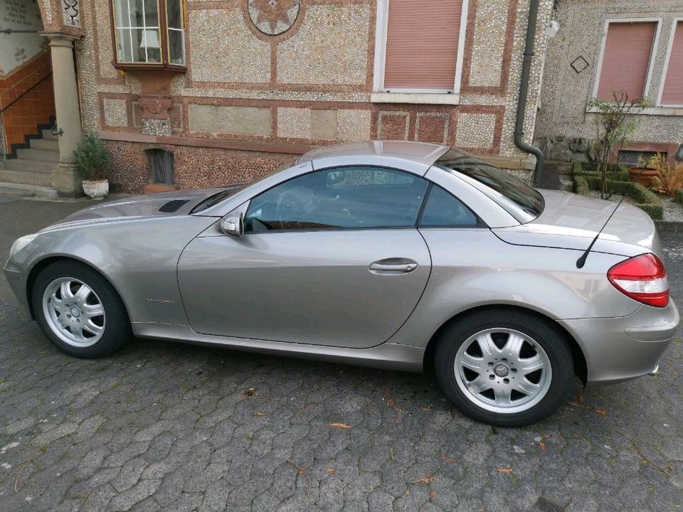 Mercedes SLK 200 supergünstig mit LPG Gasanlage Tüv neu! in Bad Homburg