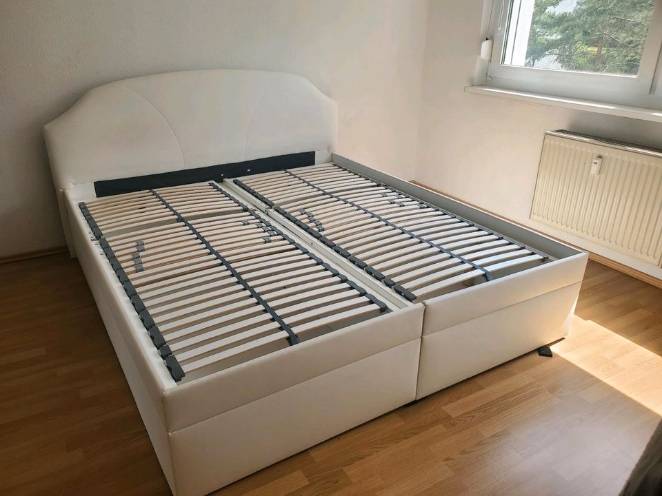 Bett 1.80 x 2.00m in Mücheln (Geiseltal)