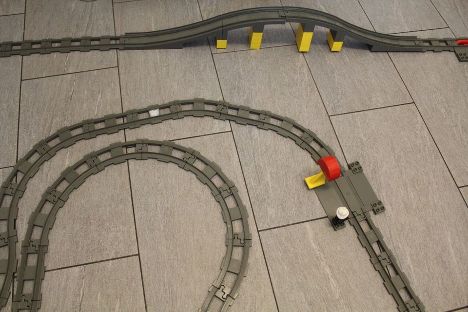 Lego Duplo Lego Eisenbahn in XXL Länge 83 Schienen + Brücke Zug in Remchingen