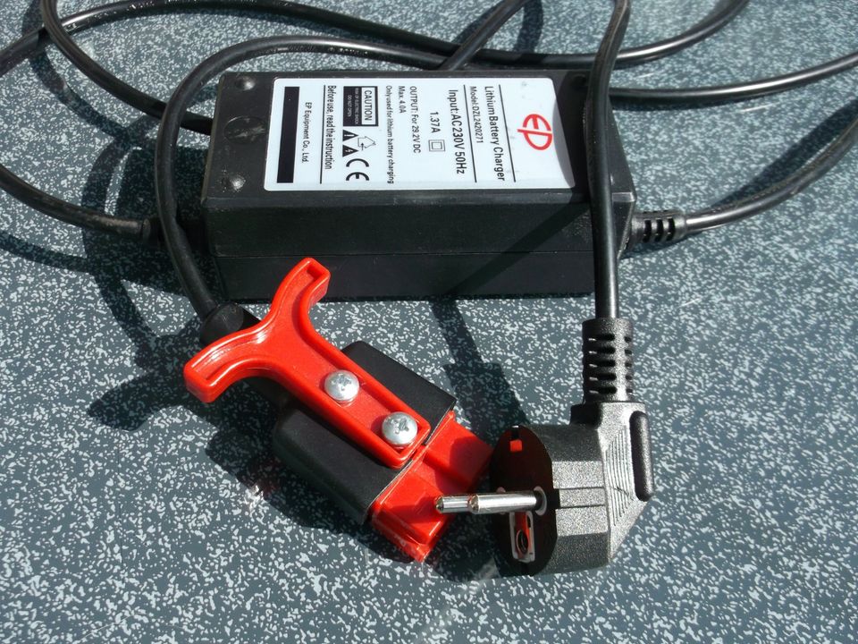 Ladegerät für EP Modell F4, 29,2Volt für Lithium Batt. gebraucht in Augsburg