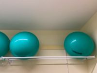 2 Ballhalter für Gymnastikbälle Pezzybälle zur Wandmontage Nordrhein-Westfalen - Bornheim Vorschau