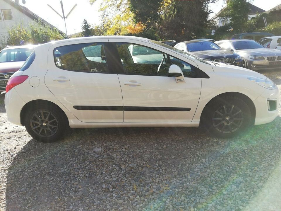 Peugeot 308 Active in Berlin