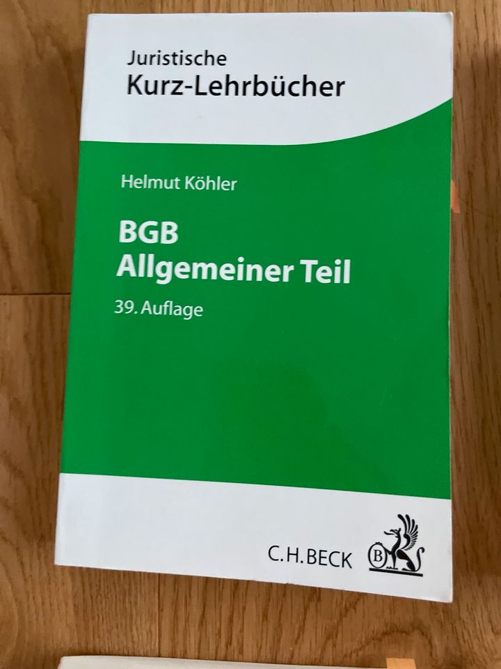 Lehrbücher Zivilrecht (BGB, SchuldR)/ ZPO in München