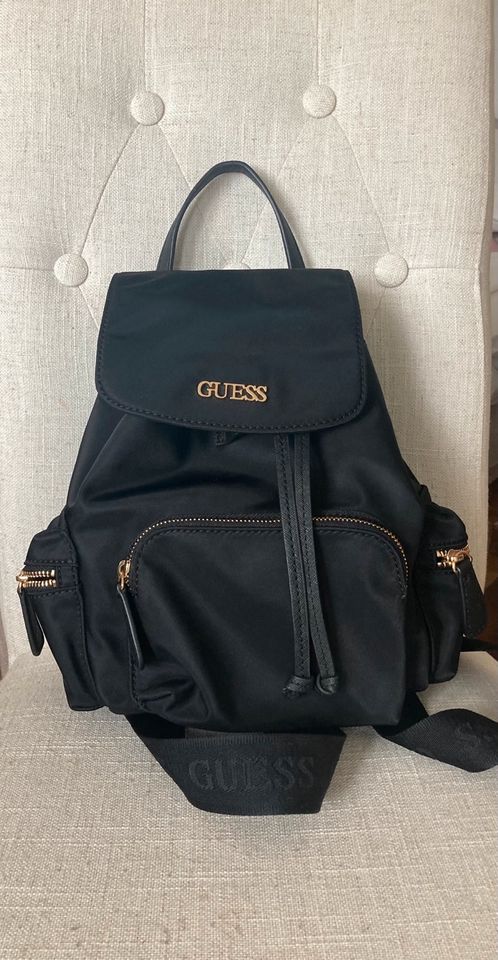 Kleiner Rucksack von Guess in München