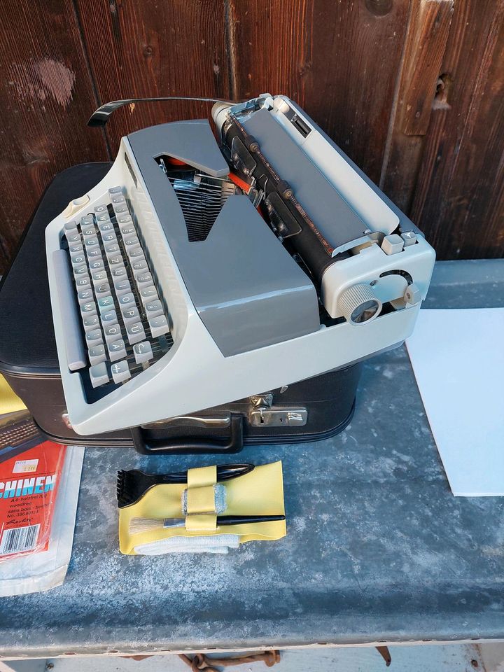 Koffer Schreibmaschine Hanseatic in Rangendingen