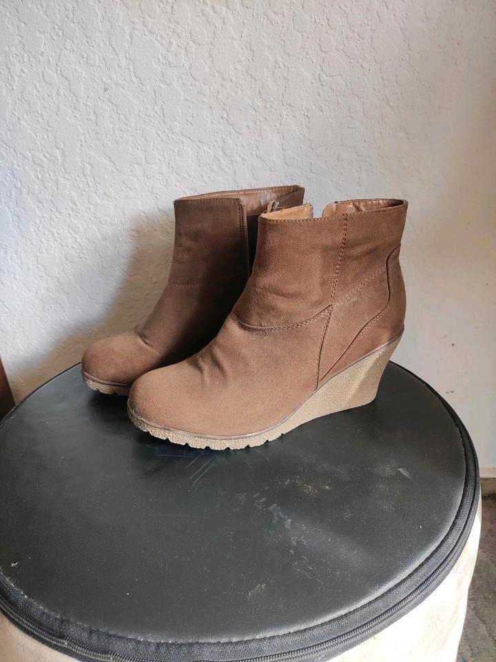 Stiefeletten Schuhe Damen Gr. 40 weiches Leder wie Wildleder in Winterlingen