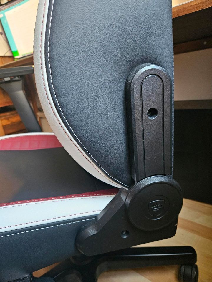 neuw. Noblechairs Legend Gaming Leder Bürostuhl rot schwarz weiss in Berlin