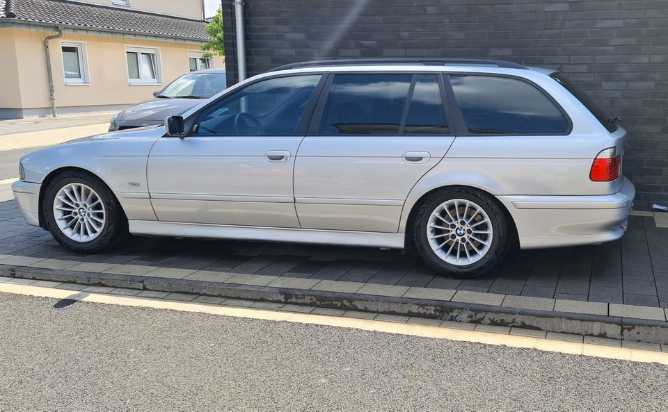 BMW 530D Touring Facelift 2002 / TÜV Oktober 2025 in Delbrück