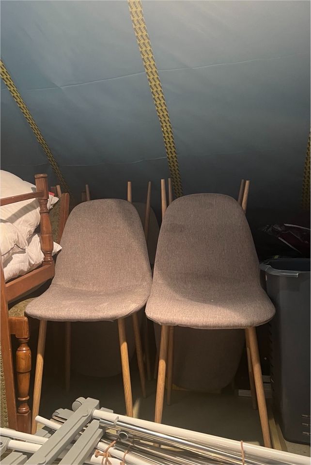 10 Stühle Esszimmer grau mit Holzbeine - 7€ je Stück in Blomberg