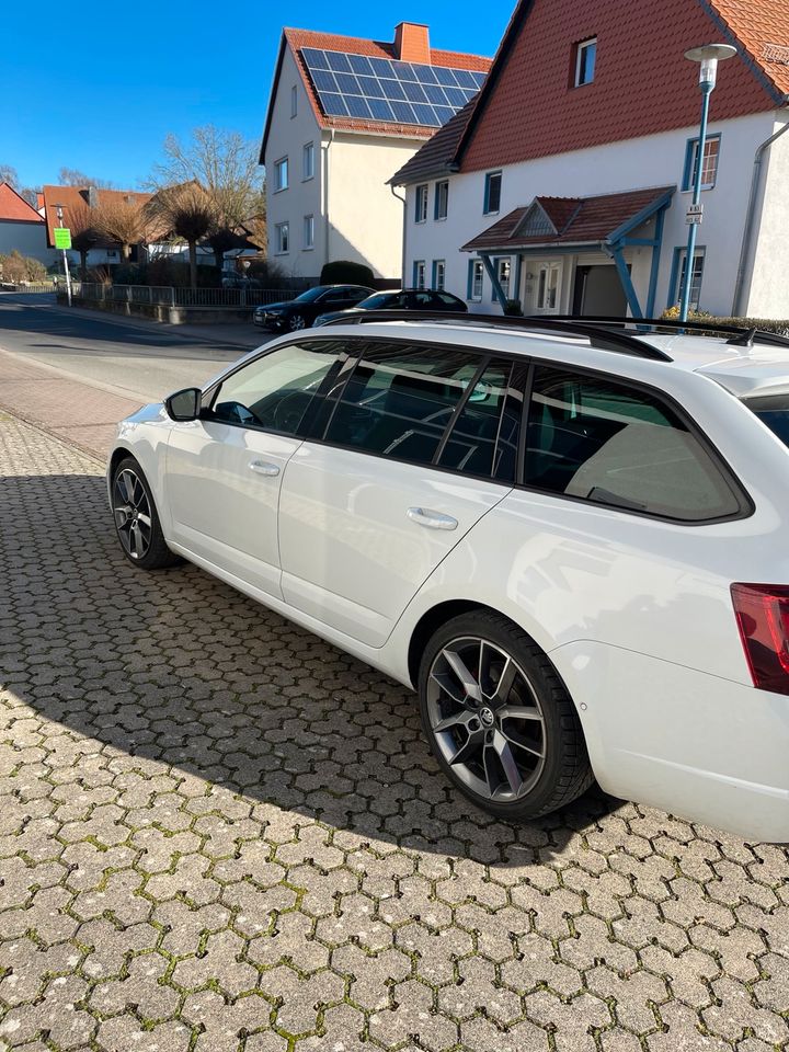 Skoda Octavia 2.0 TDI SCR DSG RS Combi RS in Hofgeismar