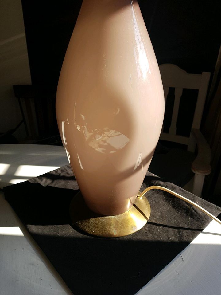 Tischleuchte Keramik in Tropfenform.Der Fuß ist Innen Beleuchtet in Kasbach-Ohlenberg