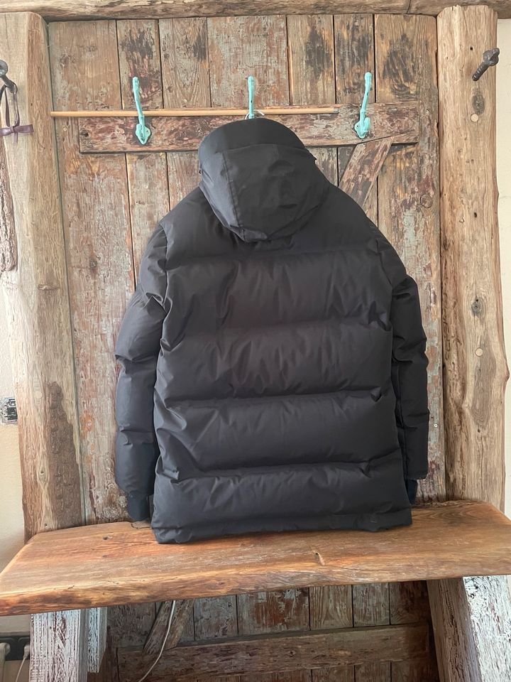 Dicke warme Winterjacke Daunenjacke Black Mountain in Wermsdorf