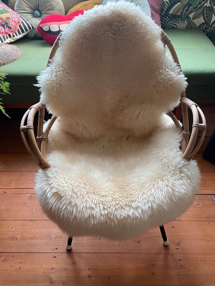 hübscher Vintage Sessel / Armlehnstuhl/ Bambus / Rattan/ Korb in Köln
