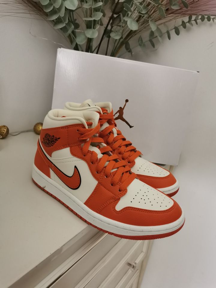 Orange Nike Air Jordan 1 - gr 38 neu in Essen