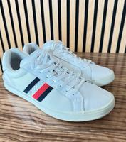 Tommy Hilfiger Herrenschuhe Sneaker weiß Gr. 43 Top Zustand Hessen - Fuldabrück Vorschau