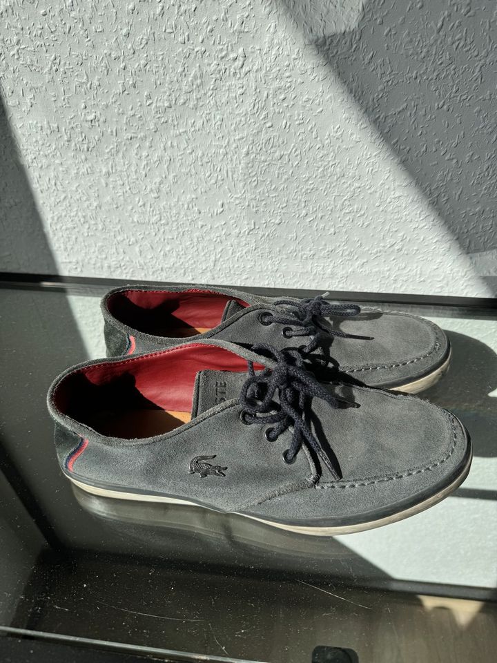 Lacoste Schuhe Grau in Wetzlar