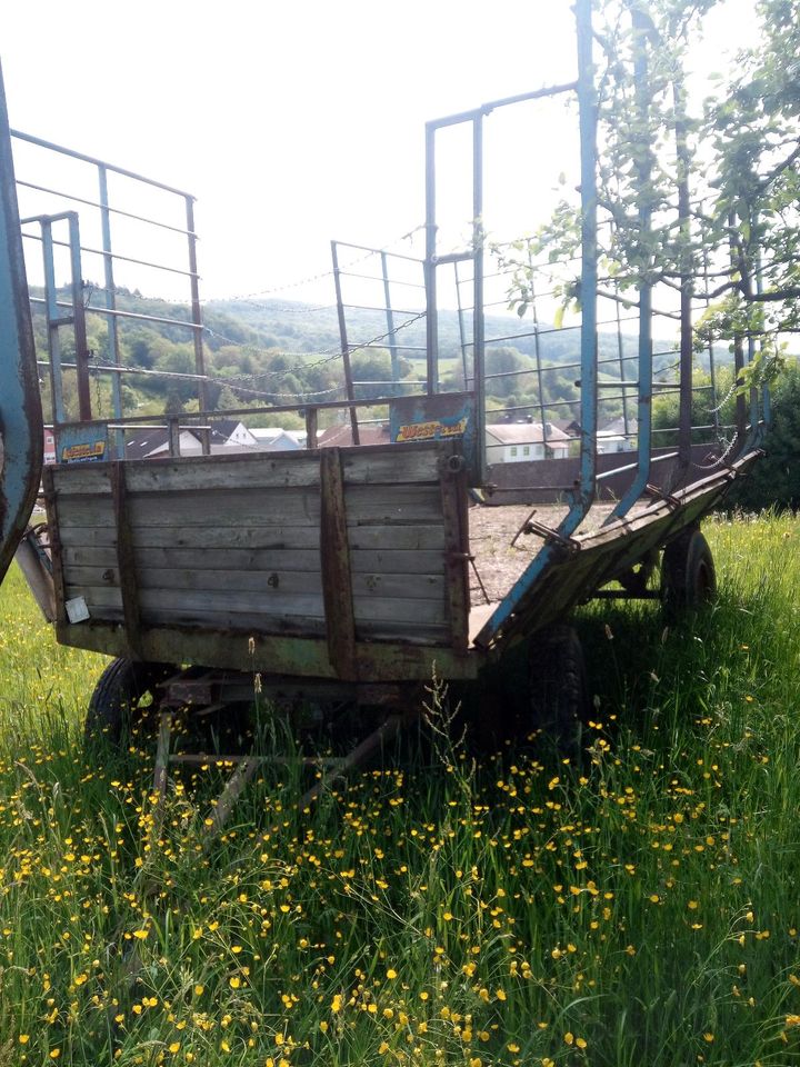 Anhänger Ballenwagen Gatterwagen in Löhnberg