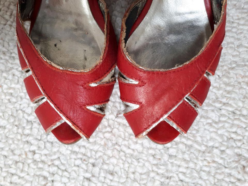 AKIRA Pumps 39 Absatzschuhe Rot offen in Grevesmuehlen