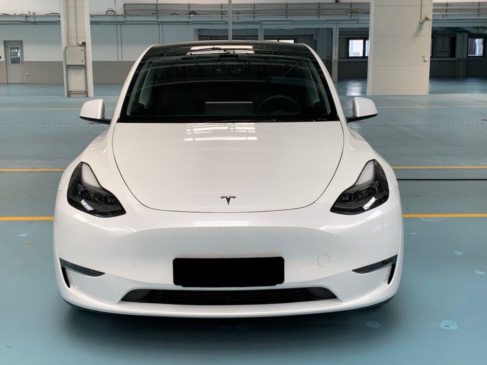 TESLA Model Y Performance USS, Keramikversiegelung in Bornheim