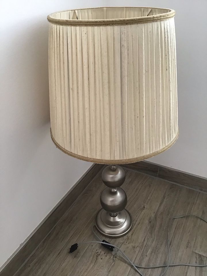 Lampe mit Metal Fuß/ 88 cmHöhe in Schaalby