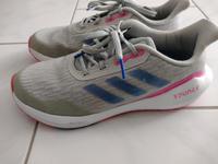 Adidas Mädchen Sport Schuhe Gr. 38,5, fast neuwertig Hessen - Felsberg Vorschau