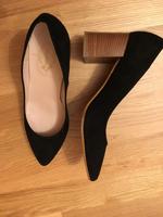 Neu Nubukleder Pumps Damenschuhe Gr.40 Bayern - Karlsfeld Vorschau