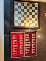 Schachspiel mit Spiegelfläche und Figuren aus Glas und Milchglas Nordrhein-Westfalen - Castrop-Rauxel Vorschau