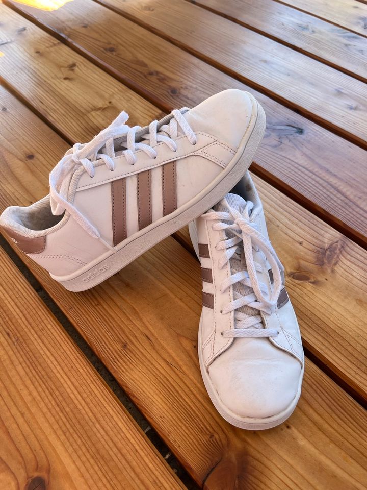 Mädchen Adidas Sneaker Gr.36 2/3 in Baden-Württemberg - Abstatt |  Gebrauchte Kinderschuhe Größe 36 kaufen | eBay Kleinanzeigen ist jetzt  Kleinanzeigen