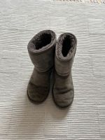 Ugg, Ugg Boots, Stiefel mit Fell, Stiefelette, grau, Größe 36 Stuttgart - Feuerbach Vorschau