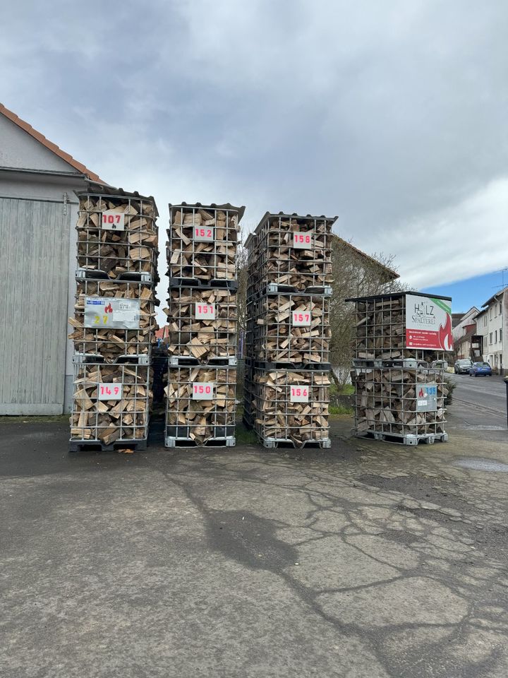 Verkauf von ofenfertigem Brennholz/Kaminholz in Herbstein