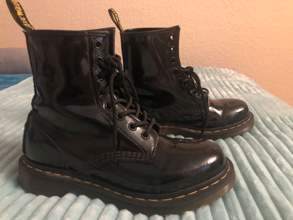 Dr.Martens schwarz , Lack, Gr.36.5 in Berlin