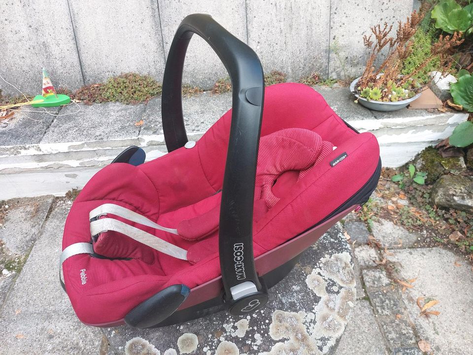 MaxiCosi Pebble Babyschale Kindersitz Auto rot in Hiltpoltstein